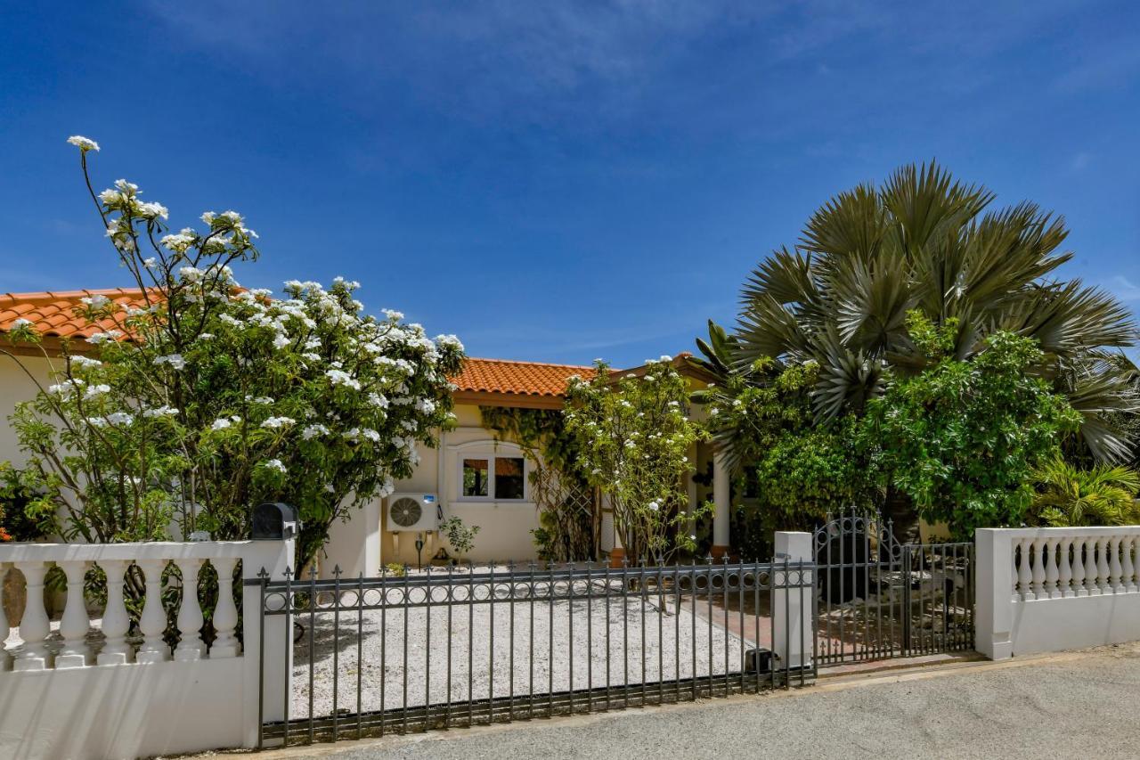 Villa Swiss Paradise With Private Pool Palm Beach Exterior foto